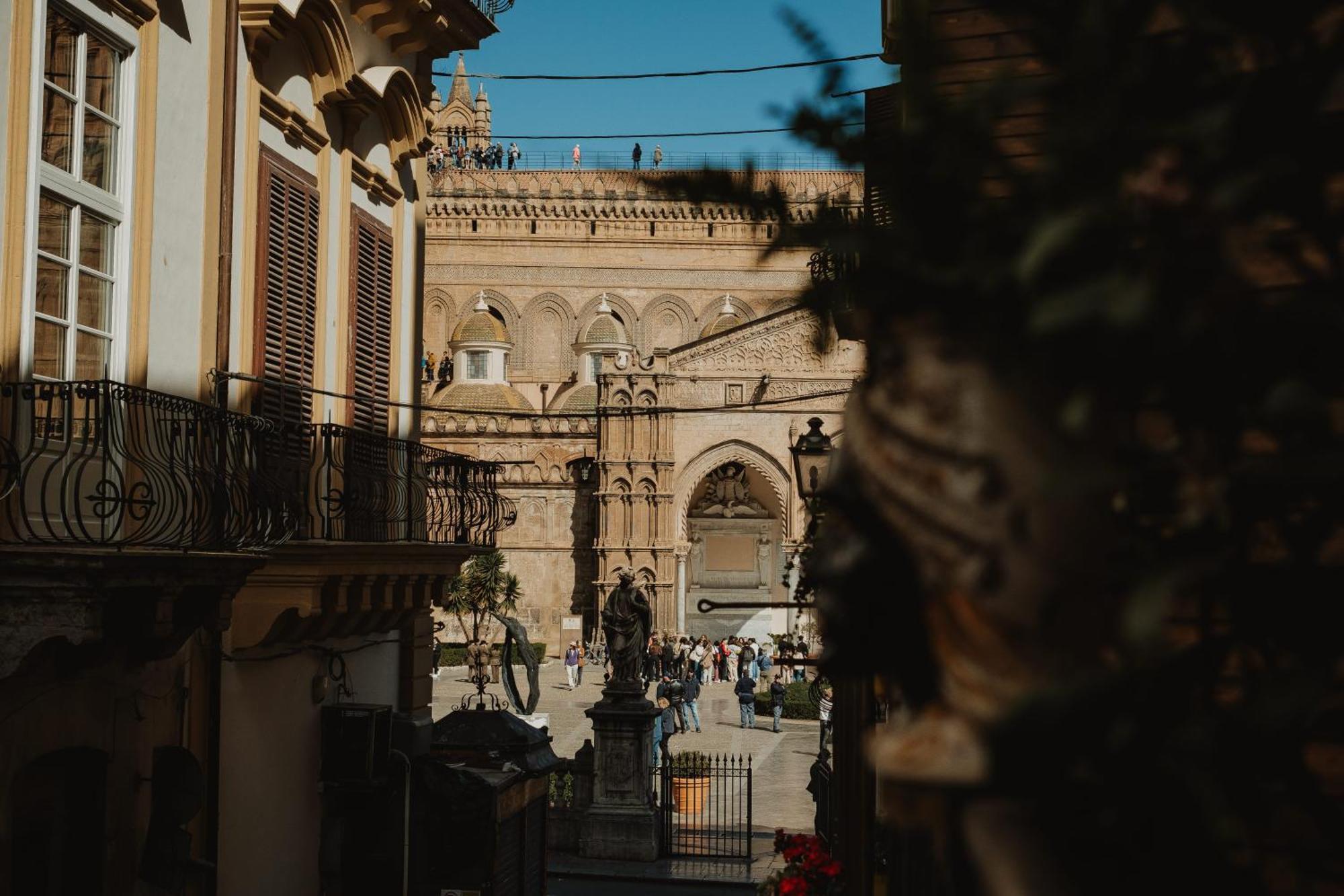 Ambrosia-Timeless Hosting Hotel Palermo Bagian luar foto