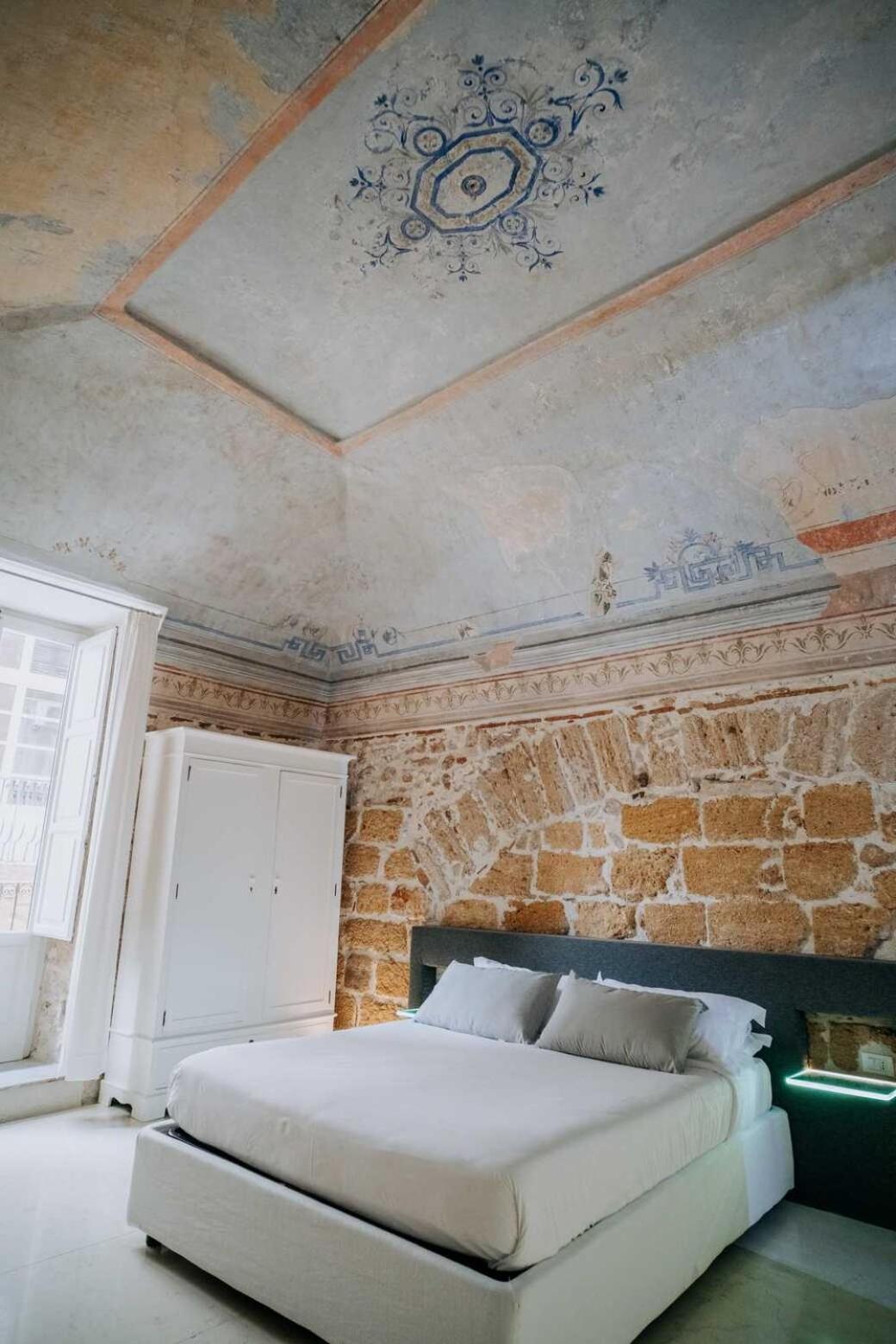 Ambrosia-Timeless Hosting Hotel Palermo Bagian luar foto