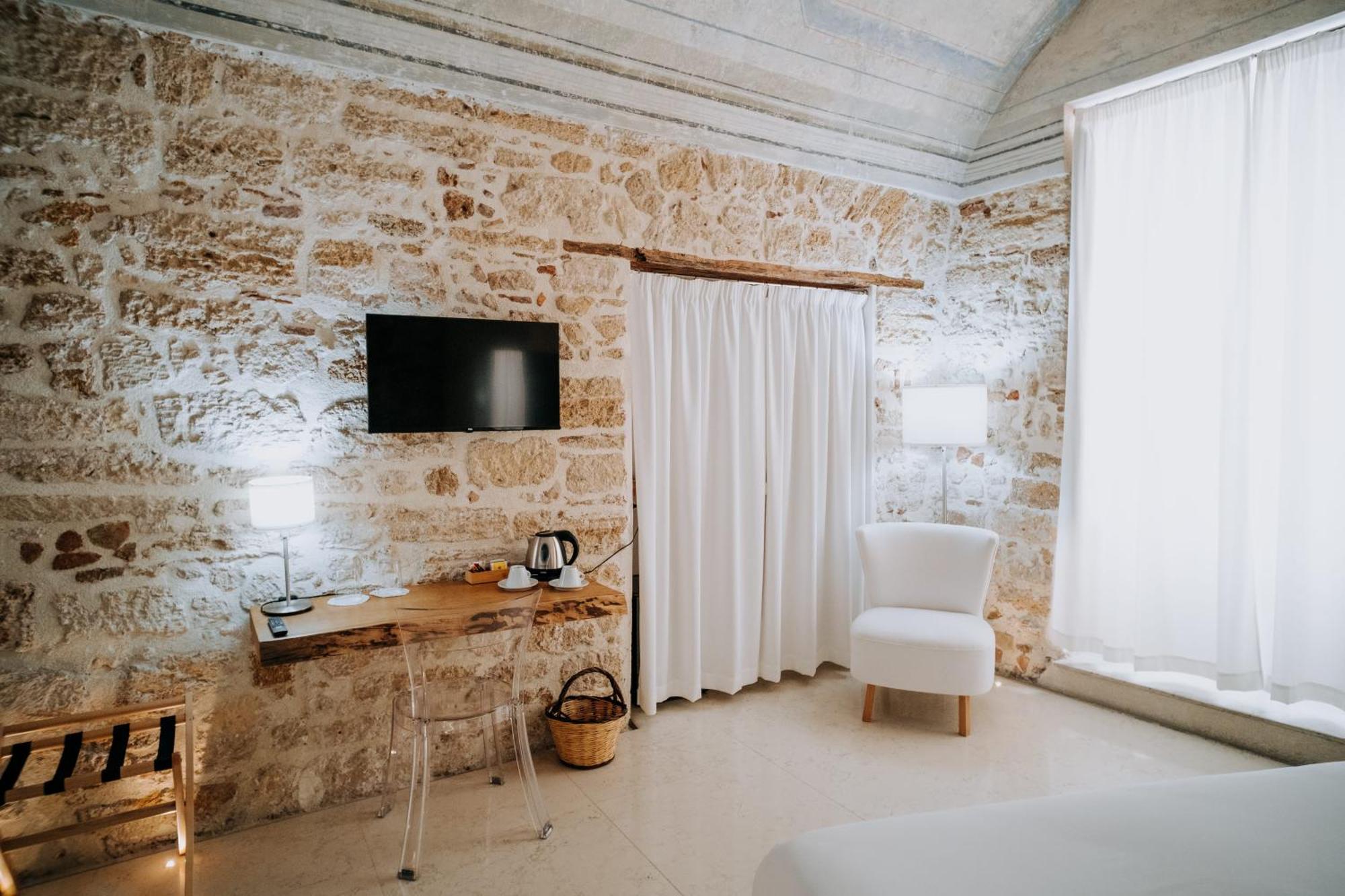 Ambrosia-Timeless Hosting Hotel Palermo Bagian luar foto