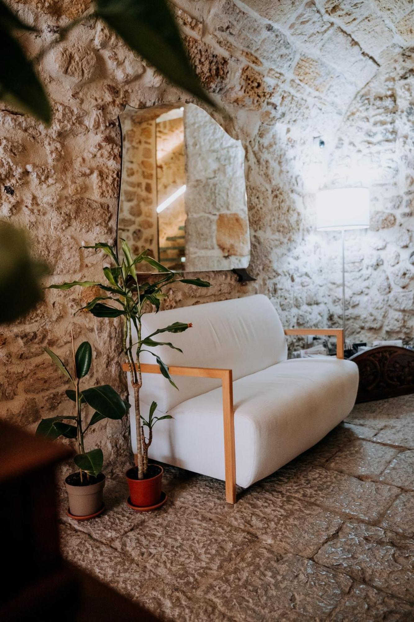 Ambrosia-Timeless Hosting Hotel Palermo Bagian luar foto