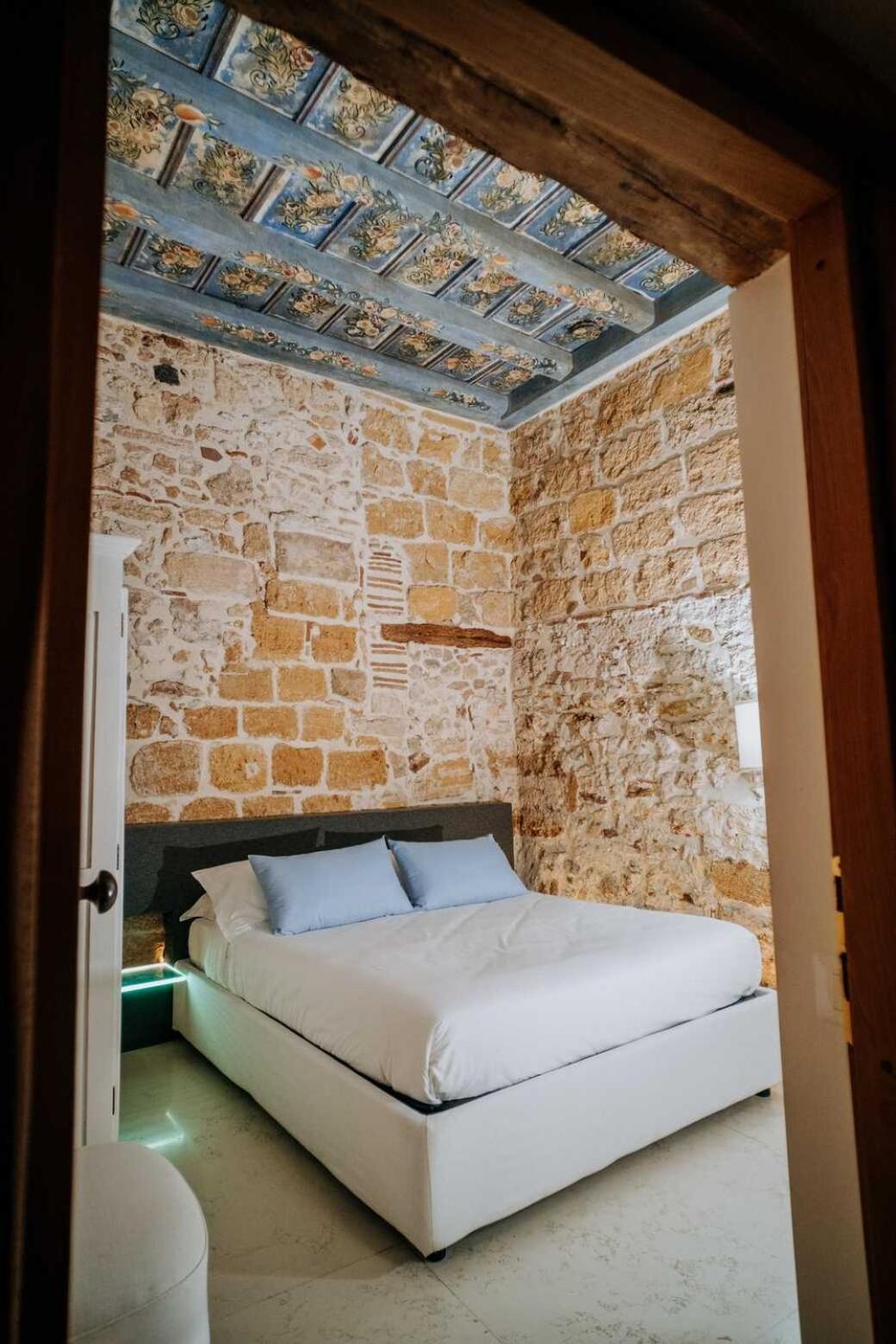 Ambrosia-Timeless Hosting Hotel Palermo Bagian luar foto