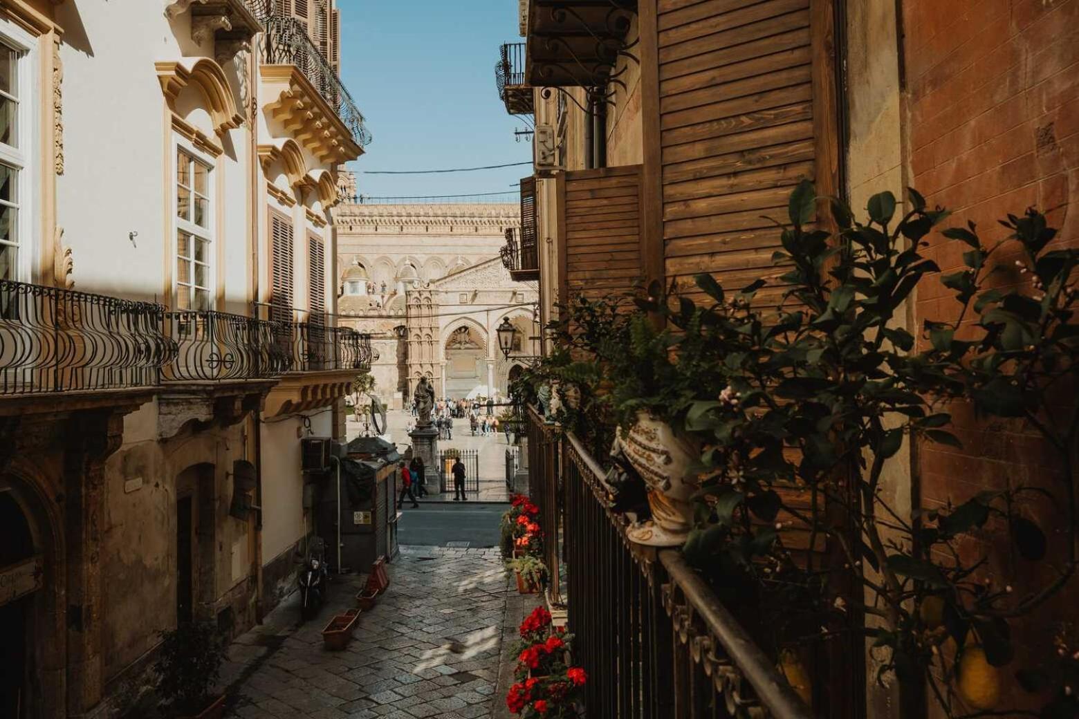 Ambrosia-Timeless Hosting Hotel Palermo Bagian luar foto