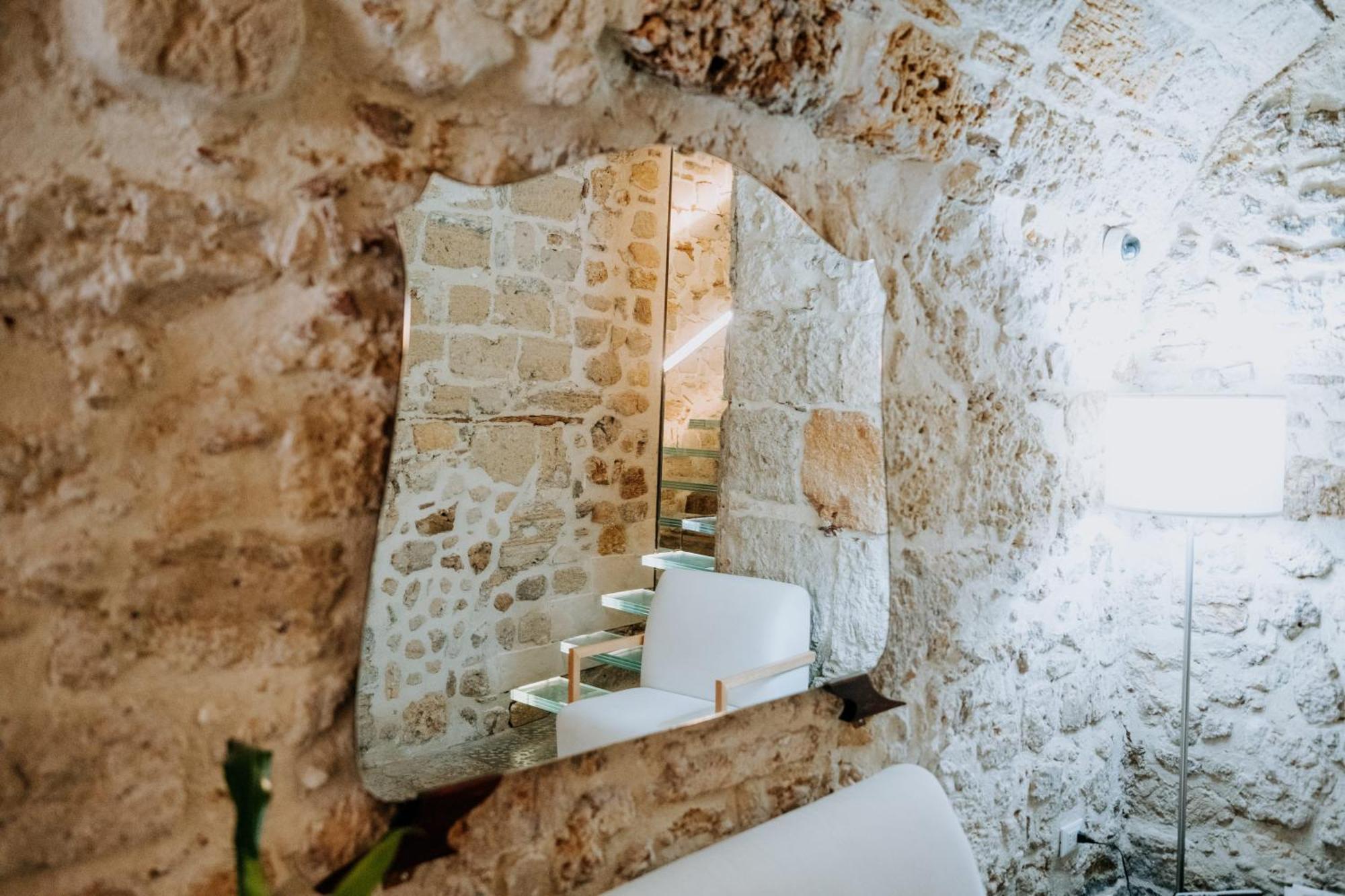 Ambrosia-Timeless Hosting Hotel Palermo Bagian luar foto