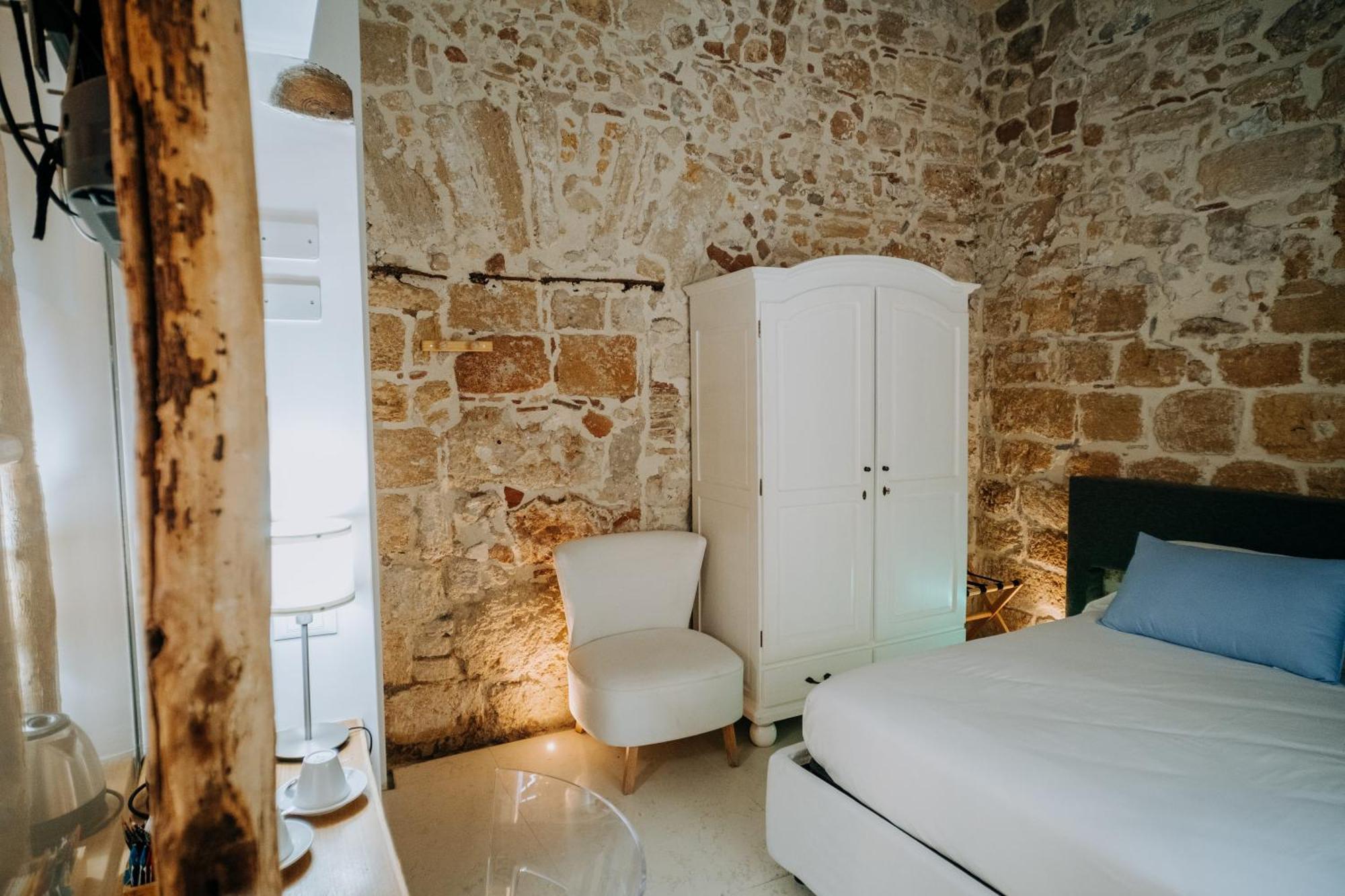 Ambrosia-Timeless Hosting Hotel Palermo Bagian luar foto