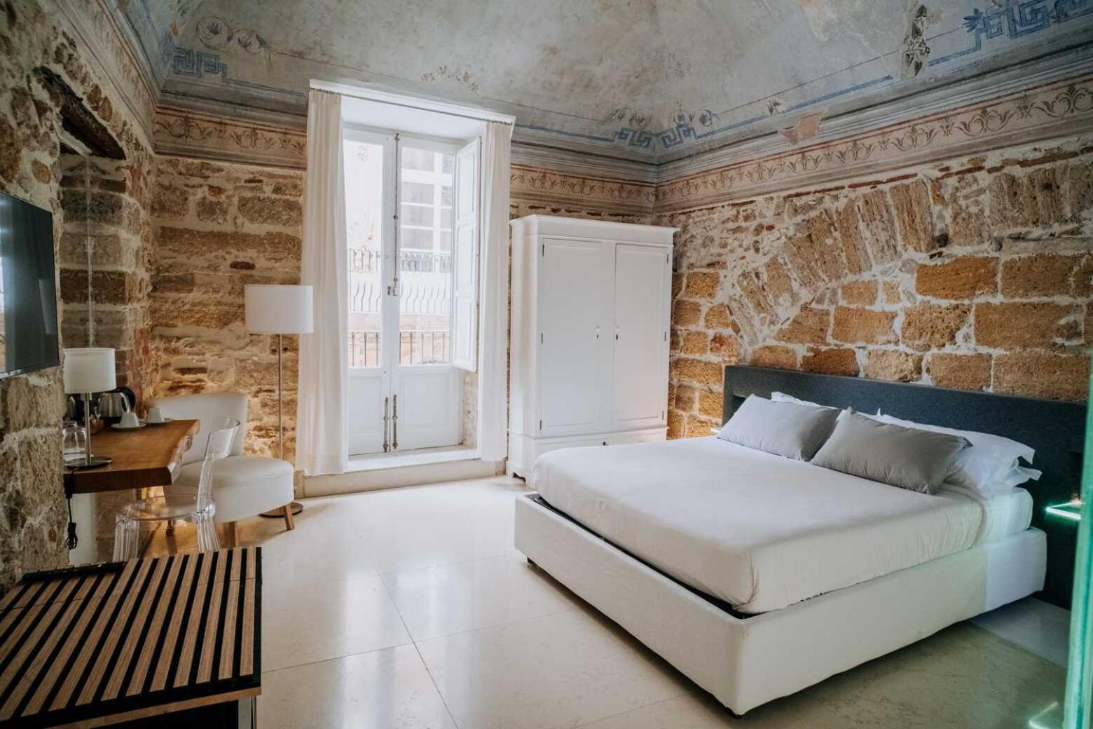 Ambrosia-Timeless Hosting Hotel Palermo Bagian luar foto