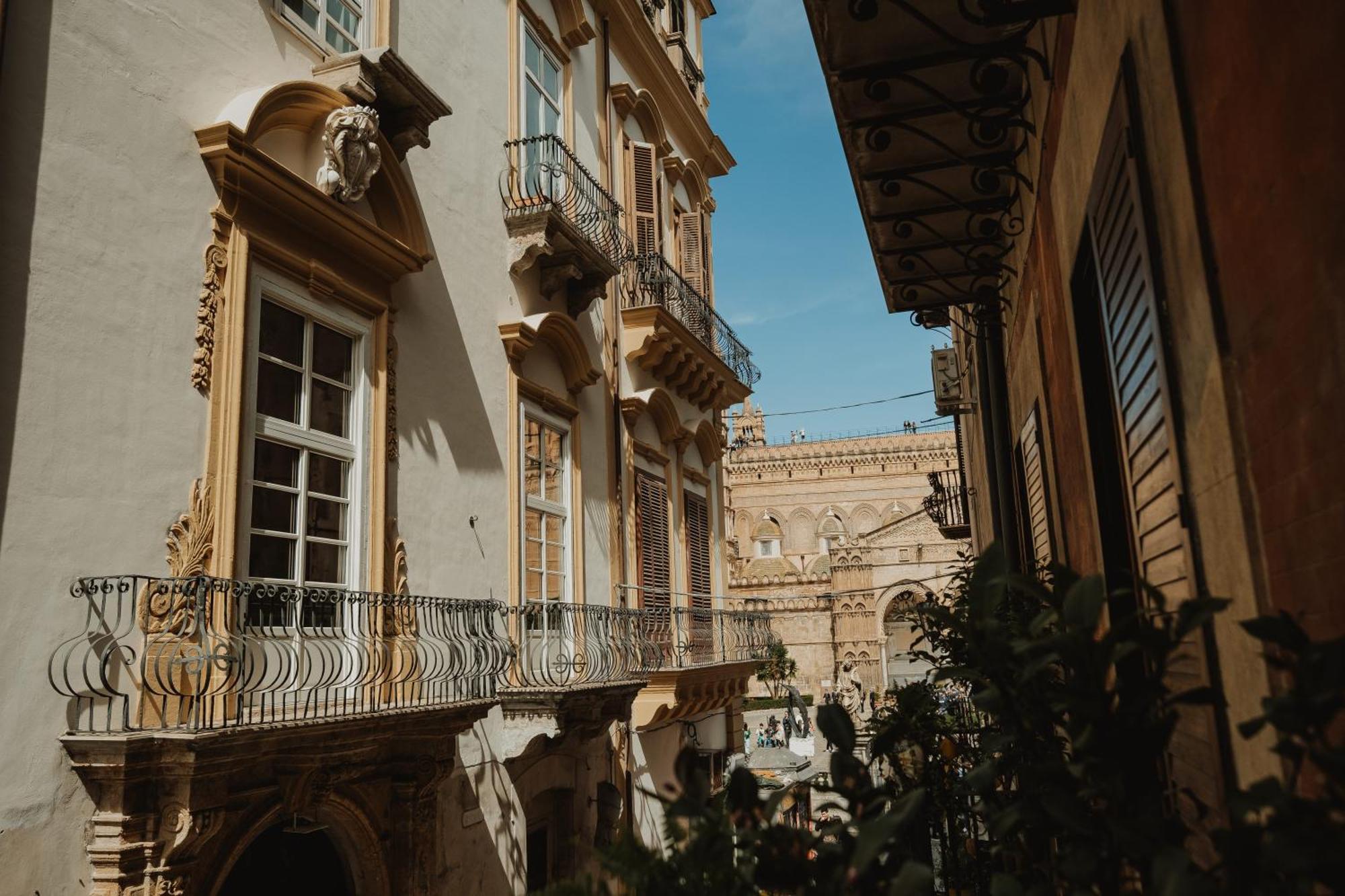 Ambrosia-Timeless Hosting Hotel Palermo Bagian luar foto