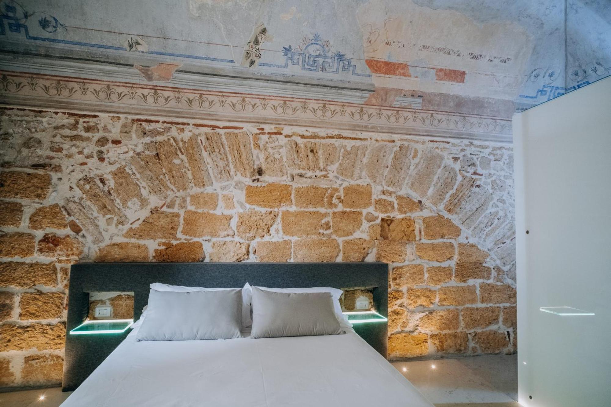 Ambrosia-Timeless Hosting Hotel Palermo Bagian luar foto