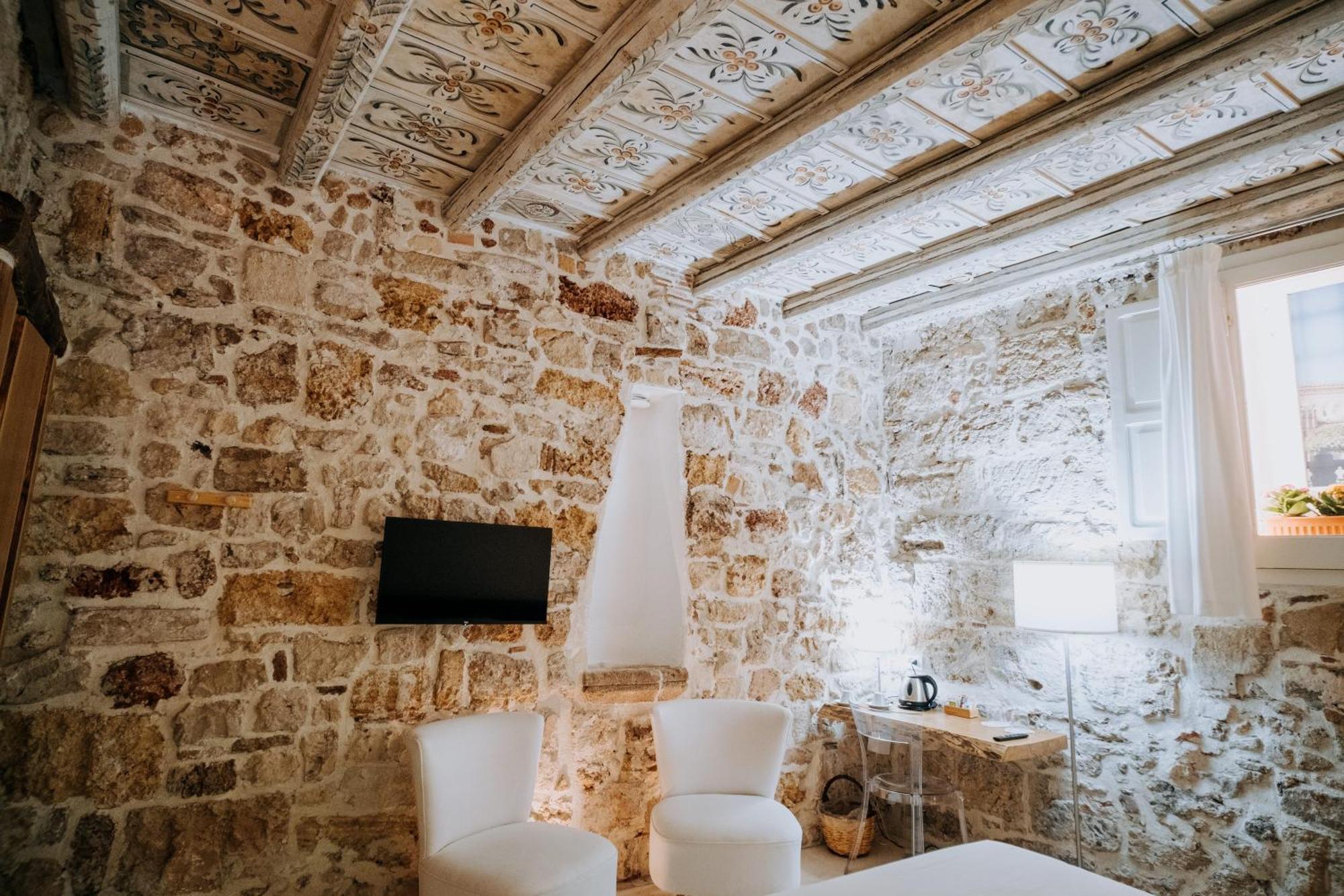 Ambrosia-Timeless Hosting Hotel Palermo Bagian luar foto