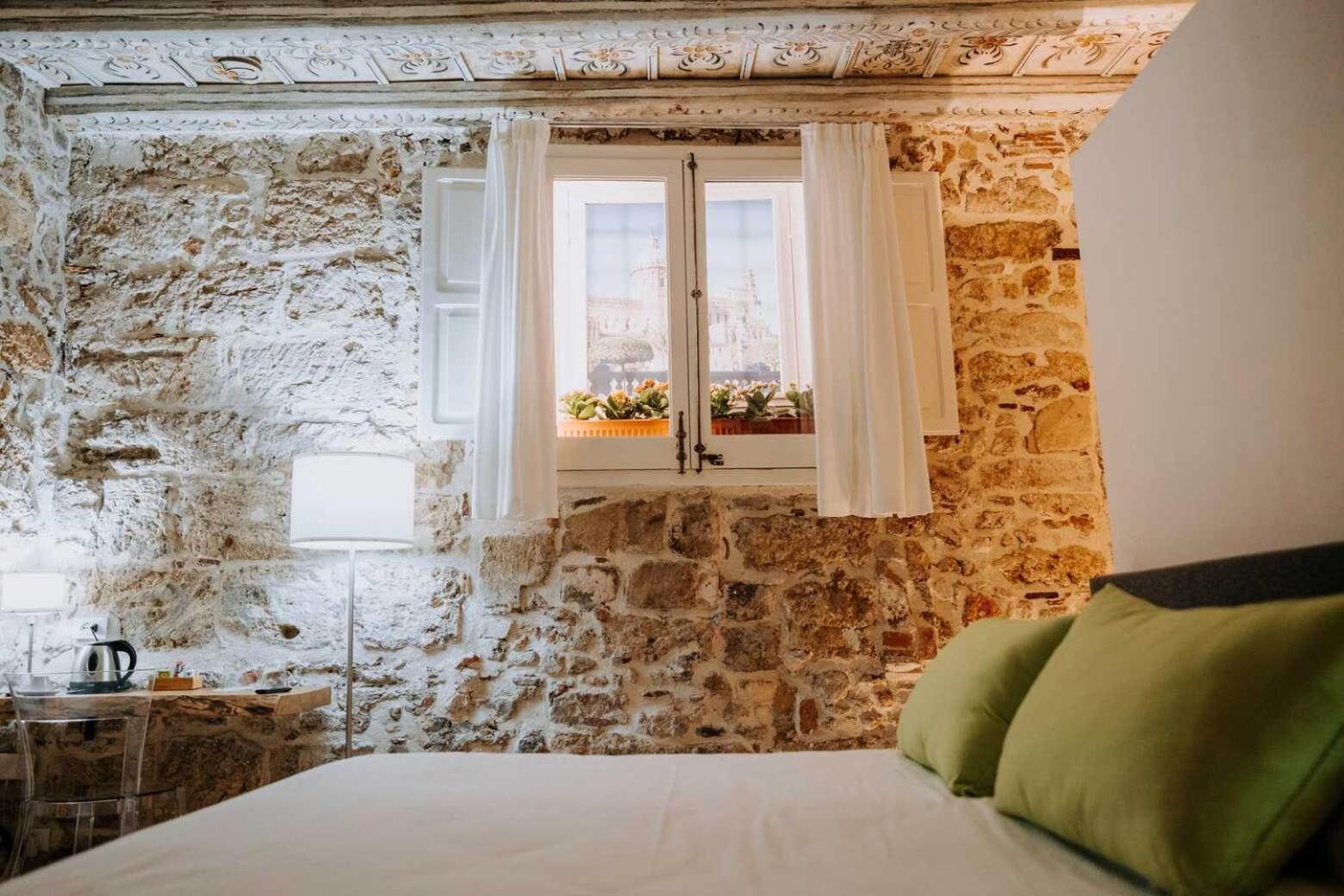 Ambrosia-Timeless Hosting Hotel Palermo Bagian luar foto