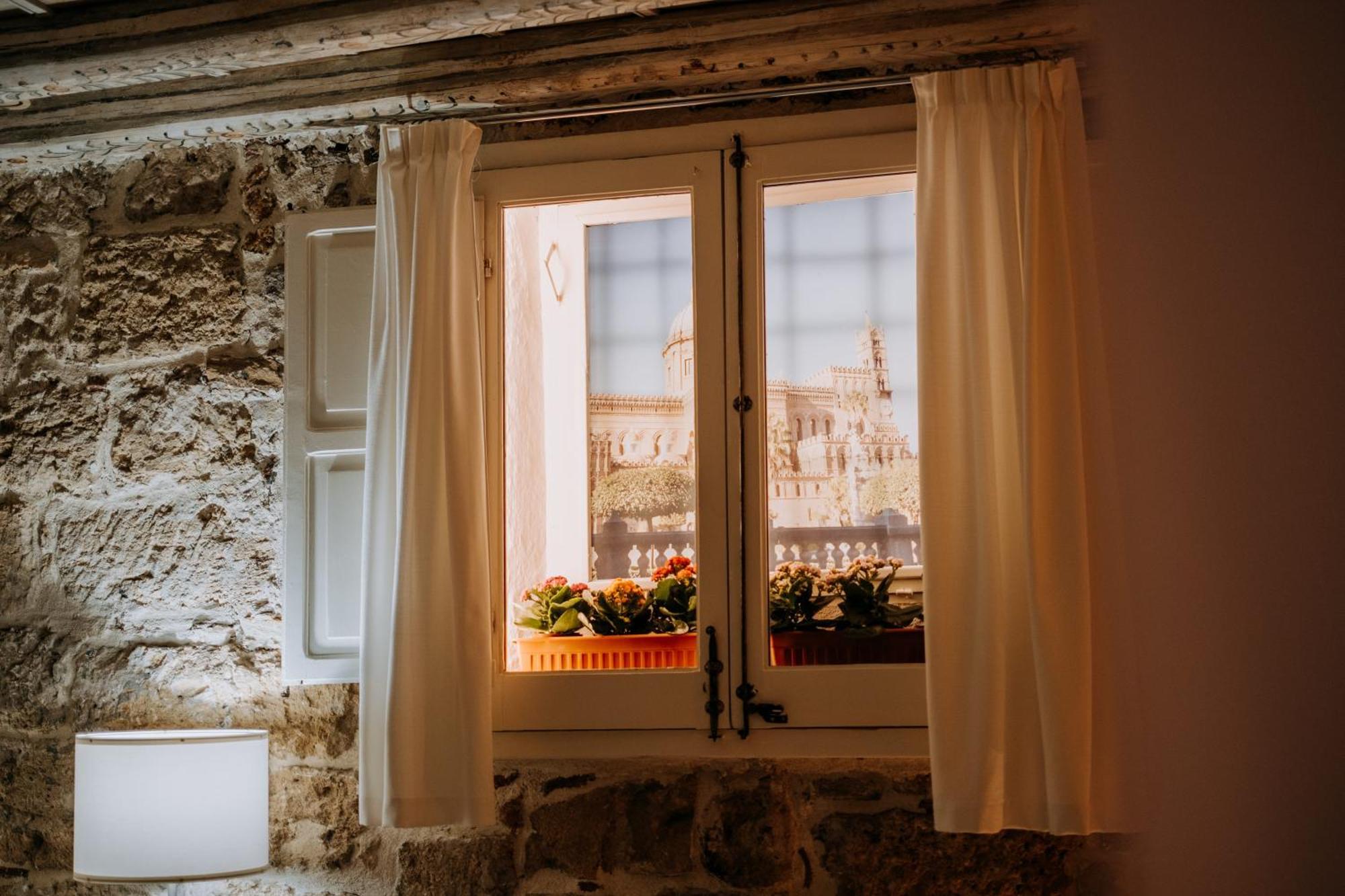 Ambrosia-Timeless Hosting Hotel Palermo Bagian luar foto